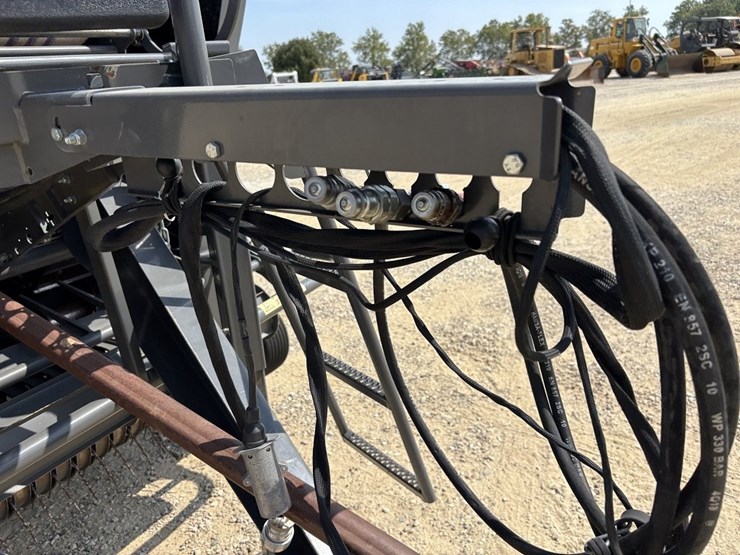 massey-ferguson-rb4180v-image-9