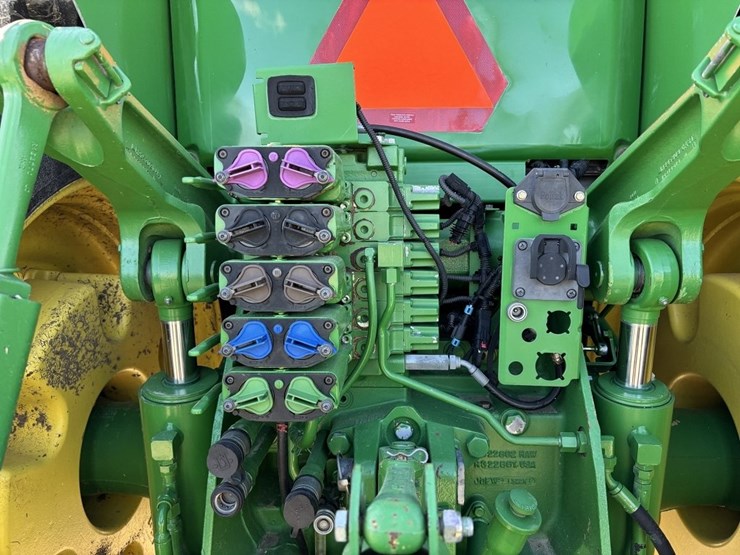 john-deere-8285r-image-23