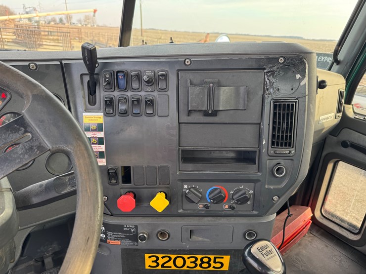 #145-•-mack-single-axle-image-10