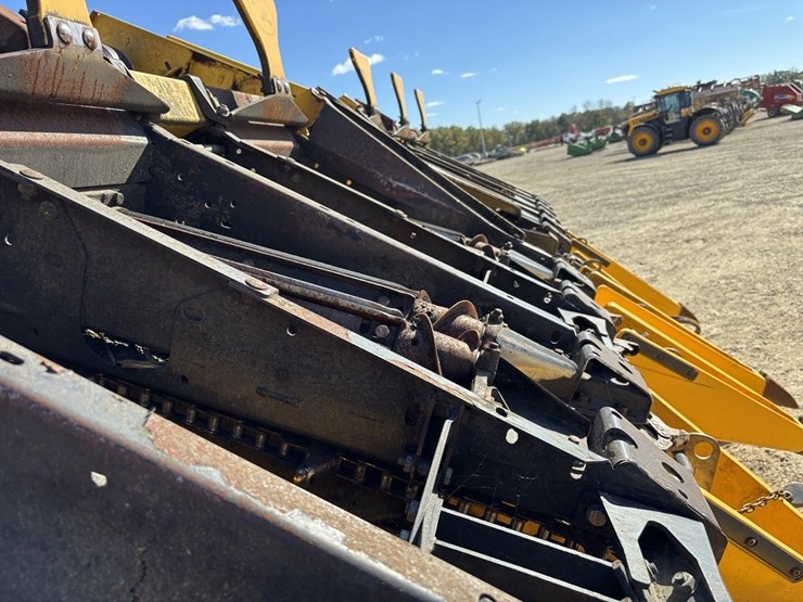 2014-new-holland-9800f-12r30"-corn-head-image-11