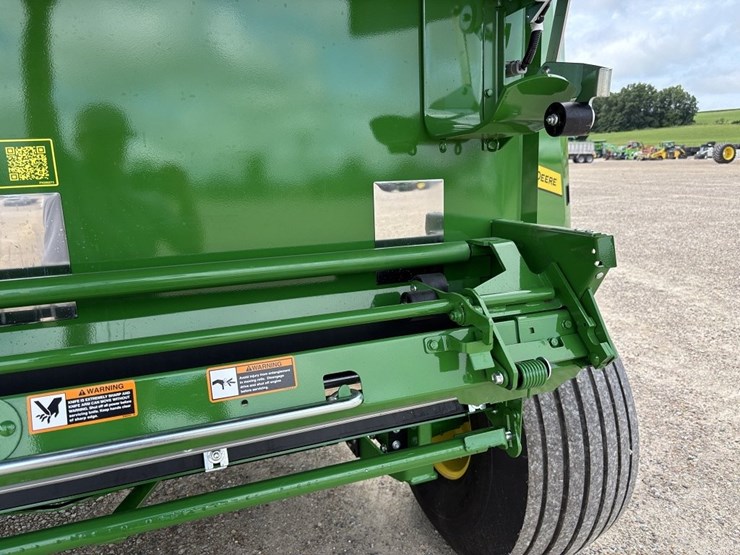 2024-john-deere-561m-image-31