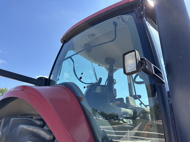 case-ih-magnum-210-cvt-image-15