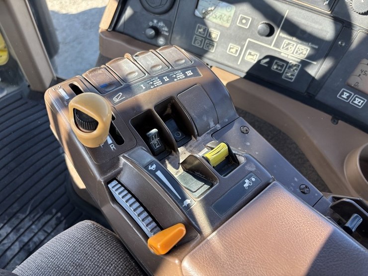 john-deere-8330-image-39