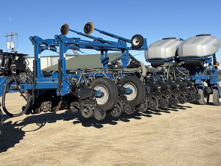 2024-kinze-5900-image-1