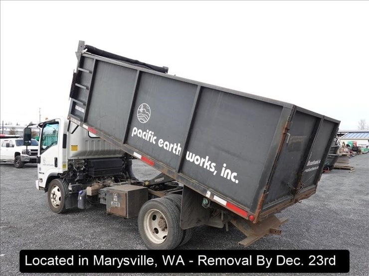 2017-isuzu-nrr-image-27