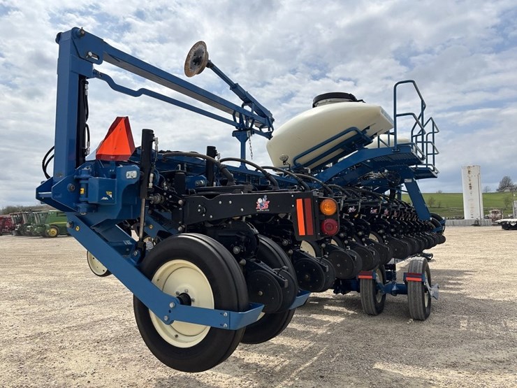 2012-kinze-3660-image-5