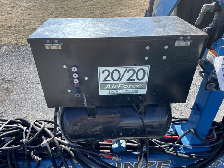 1998-kinze-2600-image-11