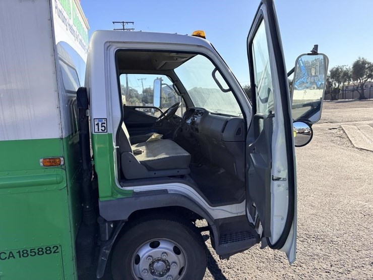 1999-mitsubishi-fuso-box-truck-image-9