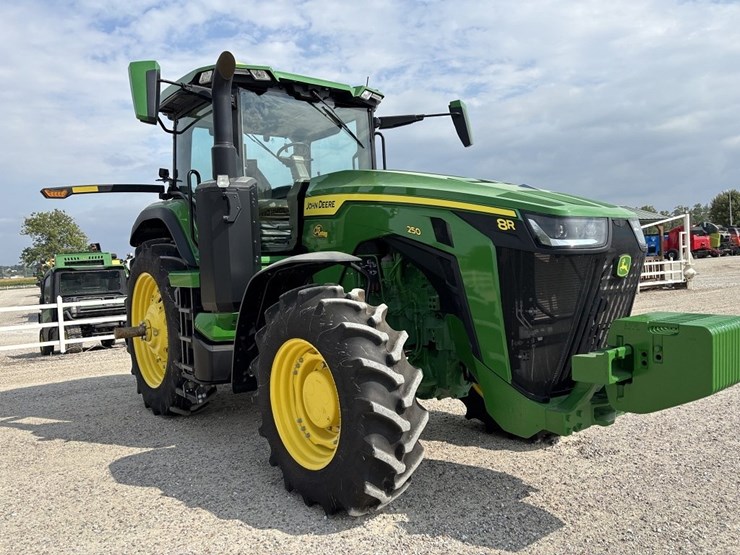 john-deere-8r-250-image-7