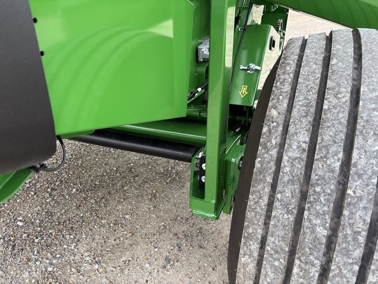 2024-john-deere-561m-image-29