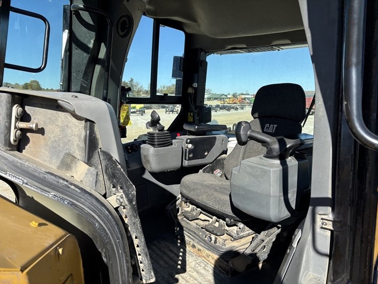 2010-caterpillar-d7e-image-38