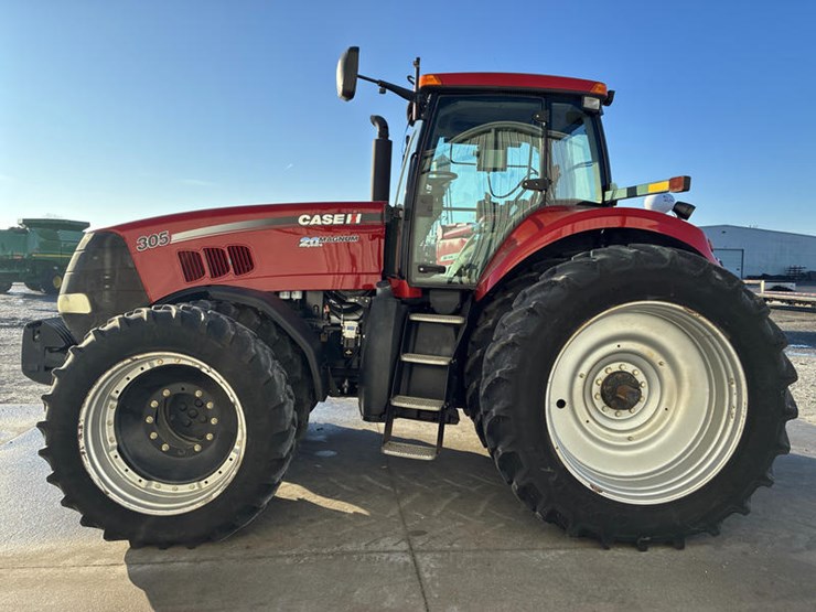 case-ih-magnum-305-image-10