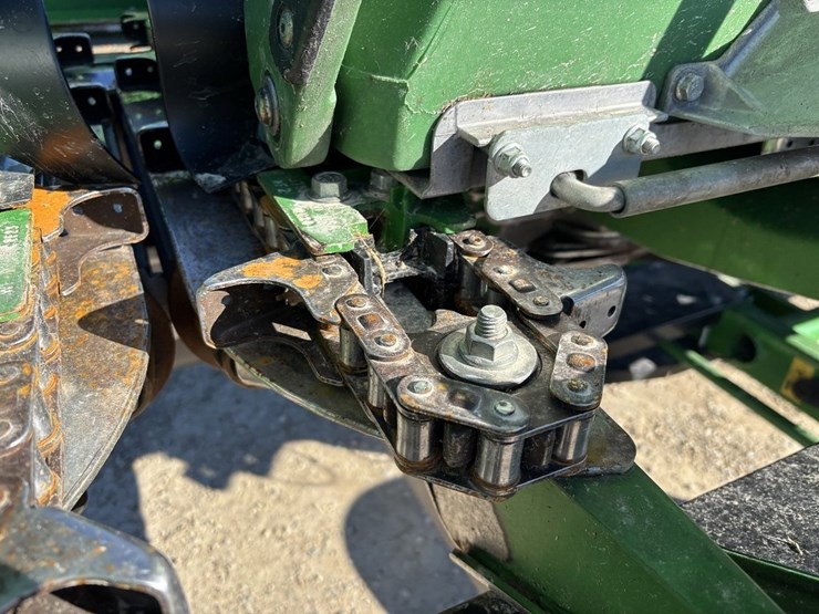 john-deere-c12f-image-11