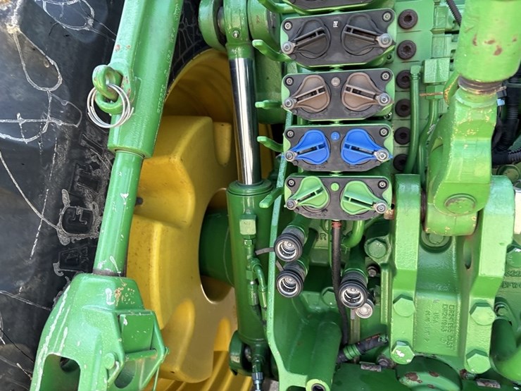 john-deere-8335r-image-26