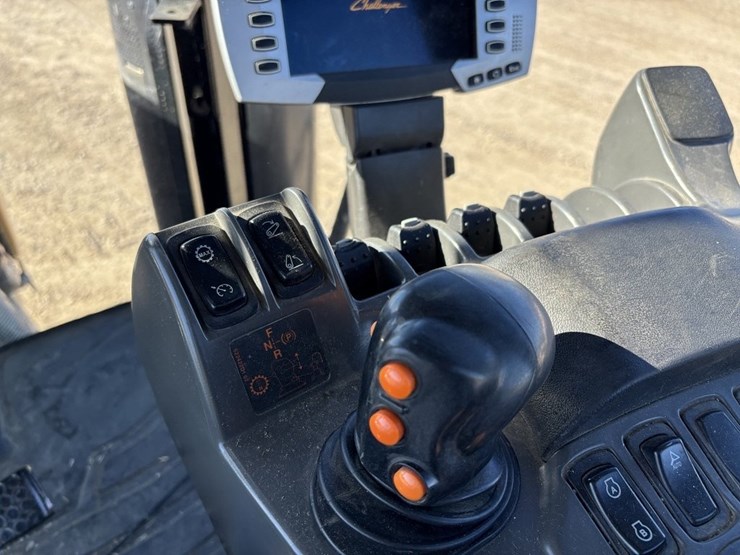 challenger-765e-track-tractor-image-44