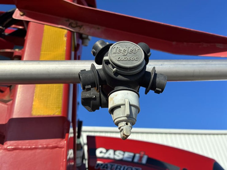 case-ih-patriot-3340-image-20