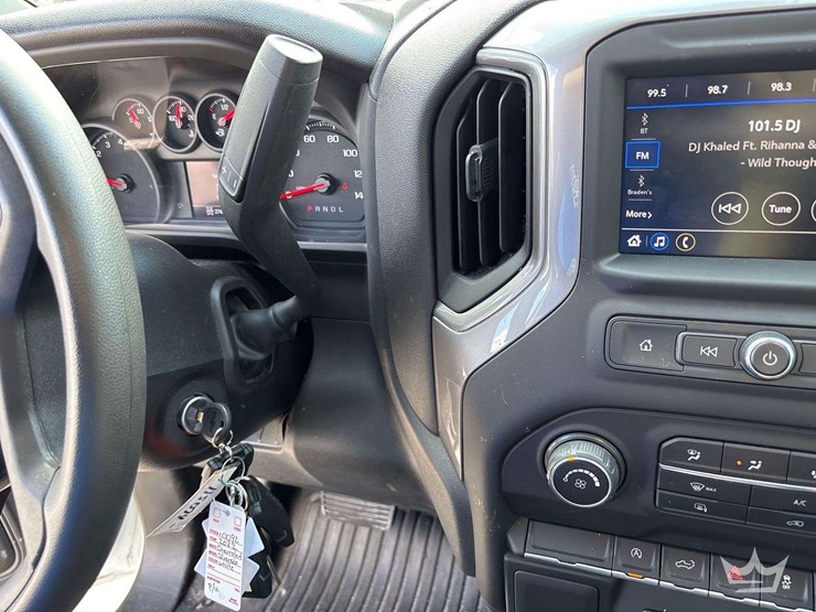 2022-chevrolet-1500-image-19