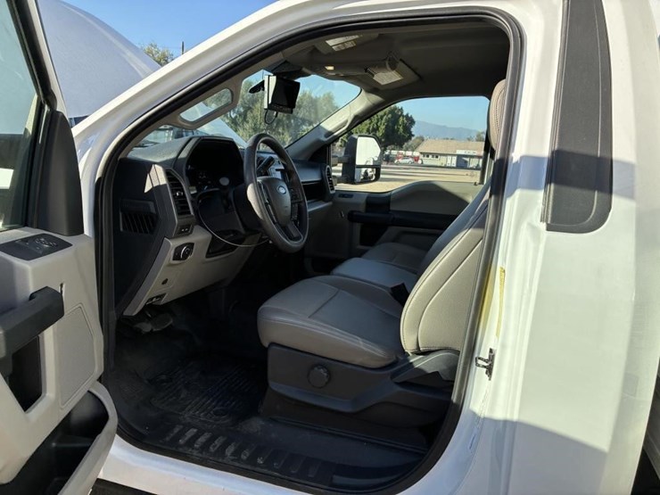 ford-f450-xl-image-10