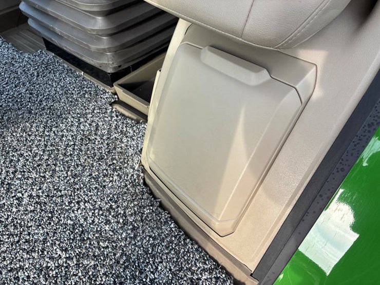 john-deere-8r-370-image-75