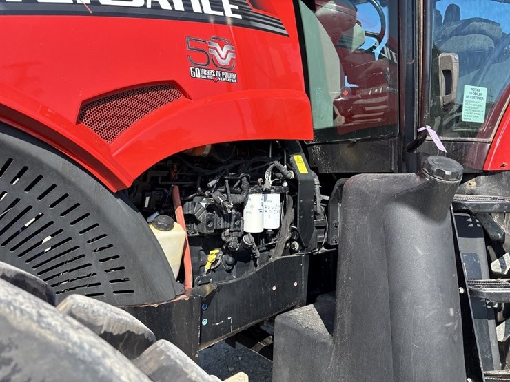 2015-versitle-310-mfwd-tractor-image-33