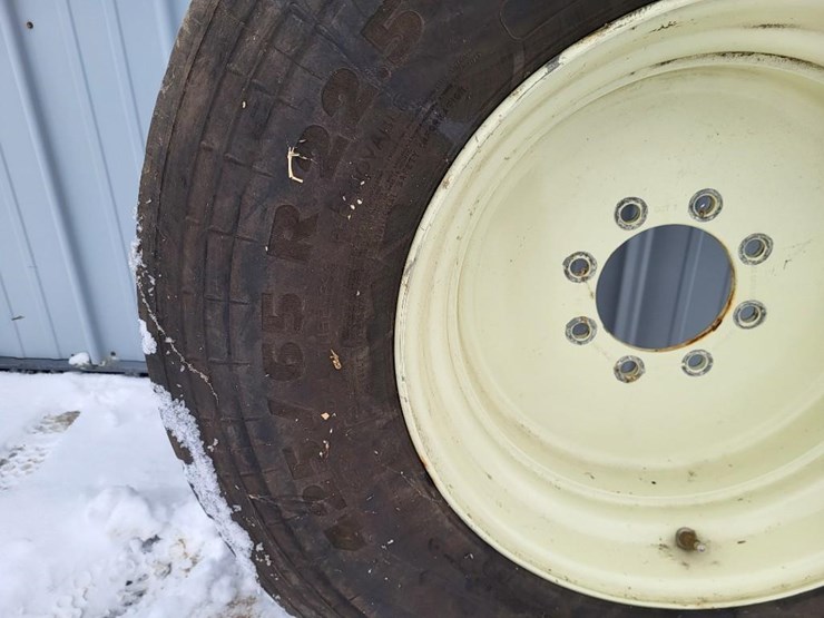 425/65r22.5-tire-w/8-bolt-rim-image-6