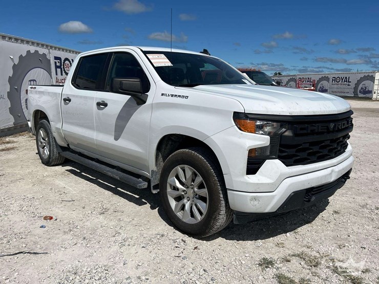 2022-chevrolet-silverado-1500-image-2