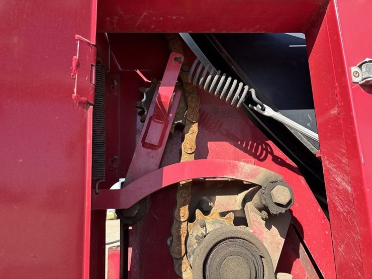 caterpillar-36-image-35