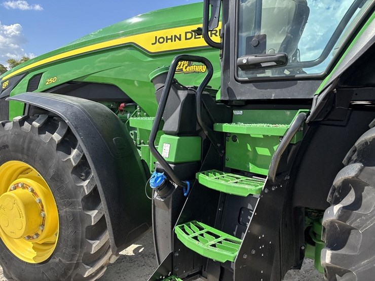 john-deere-8r-250-image-27