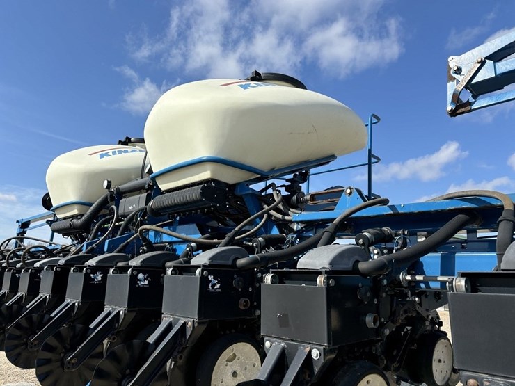 2010-kinze-3660-image-22