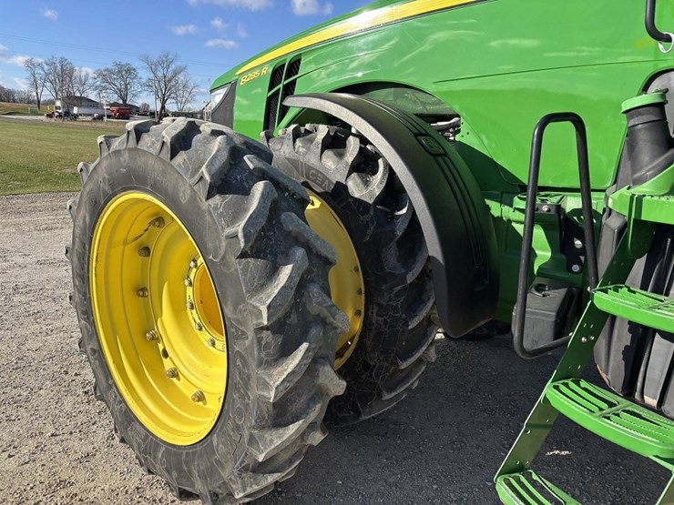 john-deere-8285r-image-32