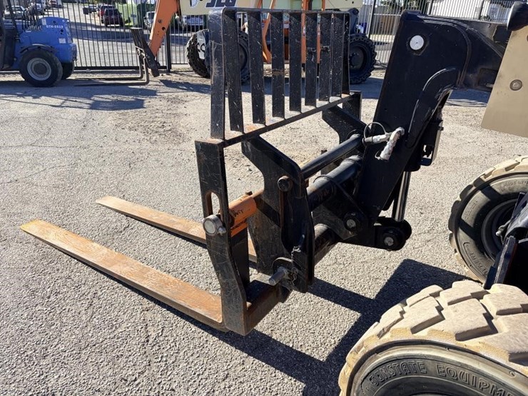 2015-jlg-65-18a-telescopic-reach-lift-image-5