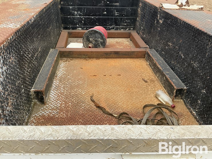 2013-chevrolet-3500-image-16