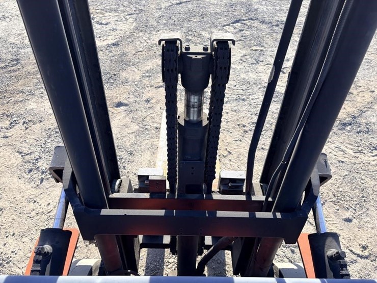 2005-toyota-2fgcu20-forklift-truck-image-8