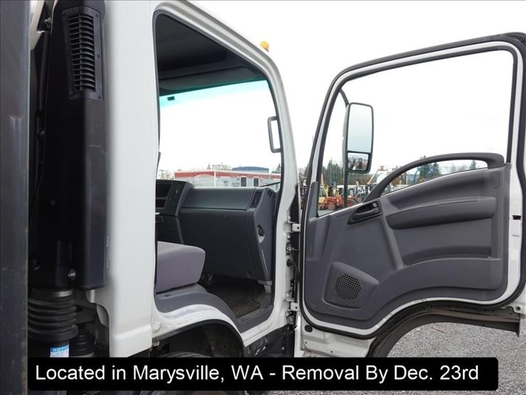 2017-isuzu-nrr-image-7