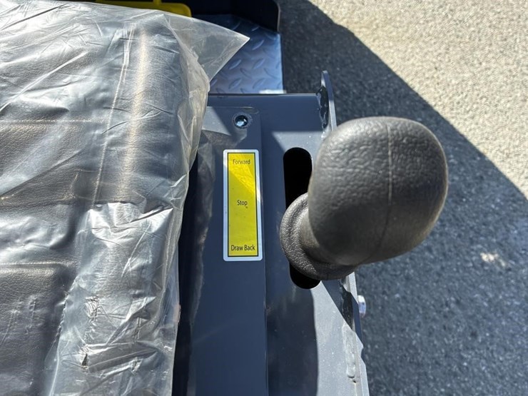 sdlool-sl1000-vibratory-ride-on-road-roller-image-10