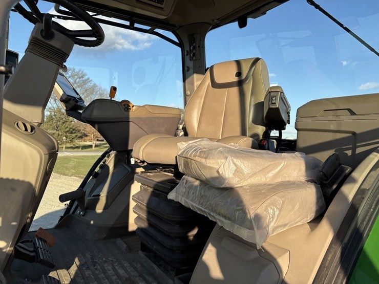 john-deere-8r-310-image-36