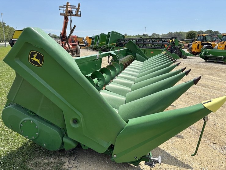 2022-john-deere-c12r-image-6