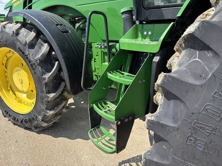john-deere-8335r-image-33