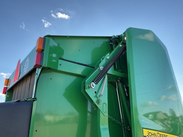 john-deere-560m-image-23