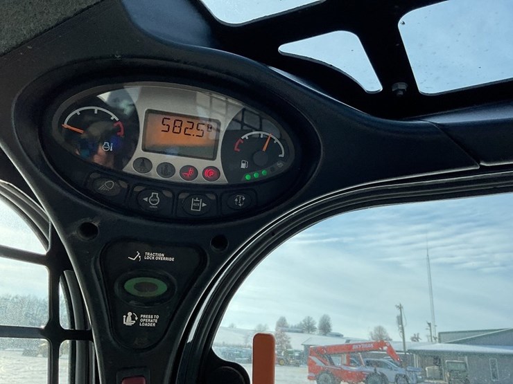 2022-bobcat-t770-image-23