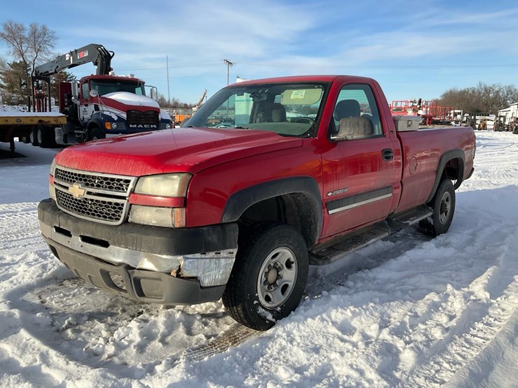 2005-chevrolet-k2500-image-1