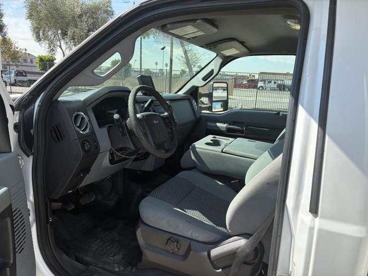 2015-ford-f550-xlt-image-14