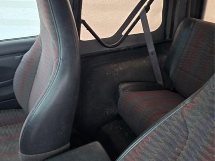 jeep-wrangler-sport-image-16