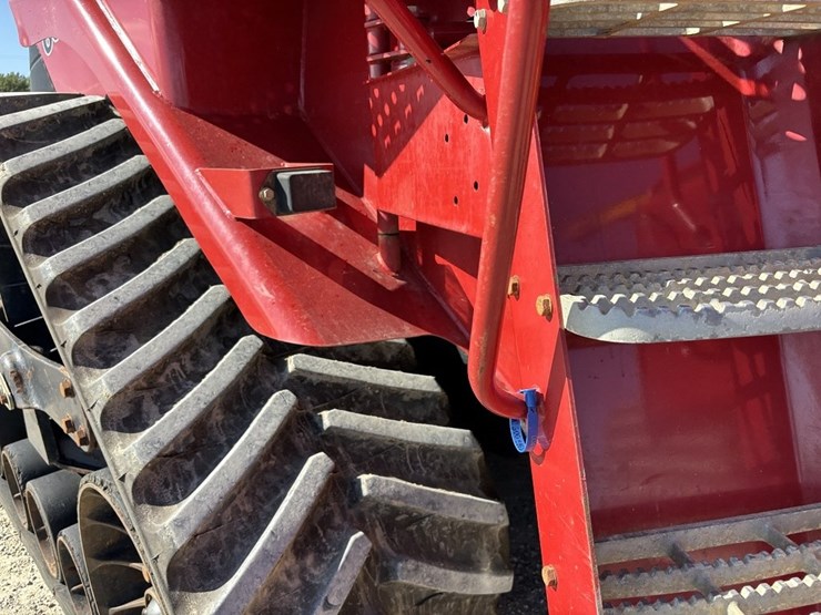 2013-case-ih-600-image-30