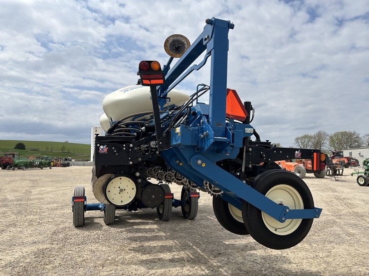 2012-kinze-3660-image-4