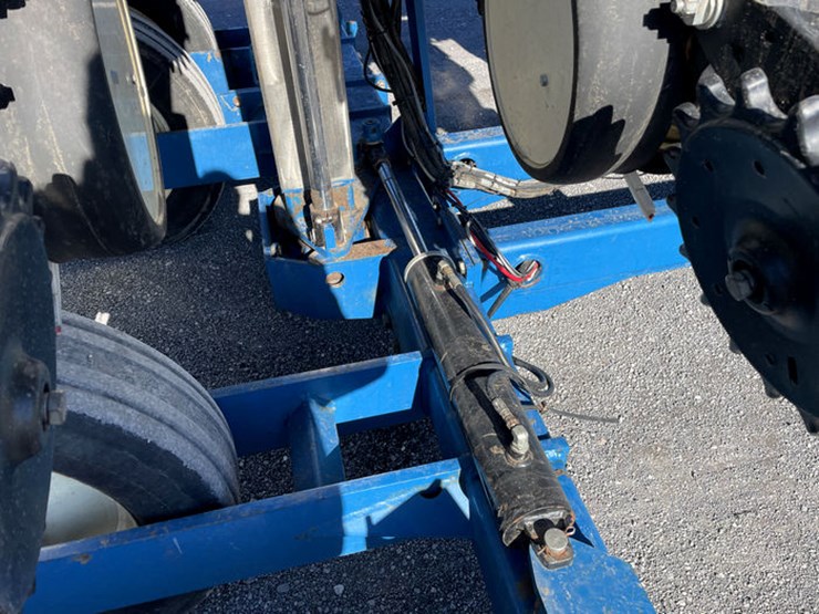 1998-kinze-2600-image-53