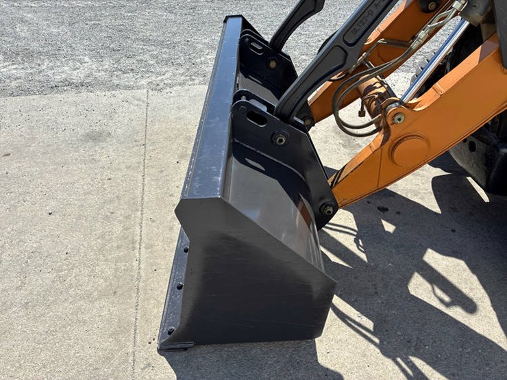 2019-case-580sn-image-20