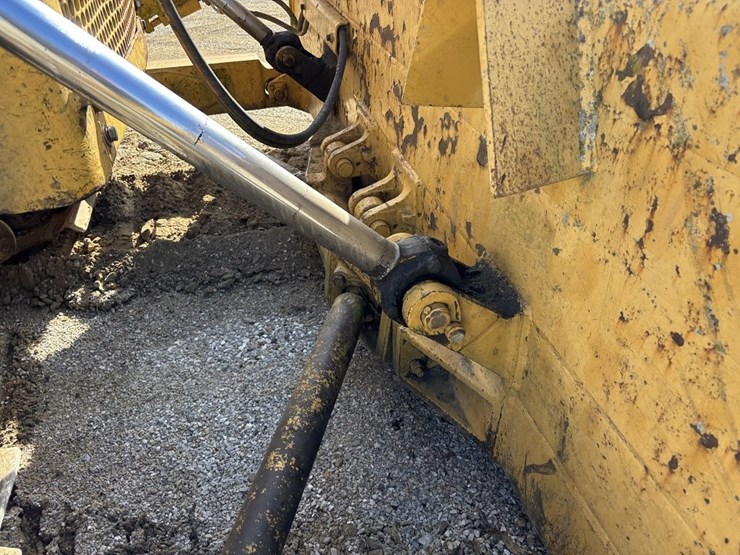 caterpillar-d7-image-13