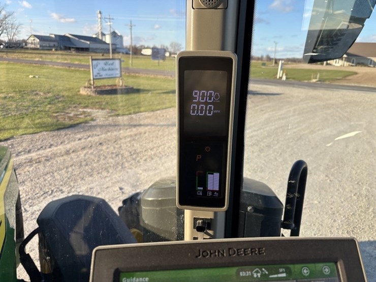 john-deere-8r-310-image-39