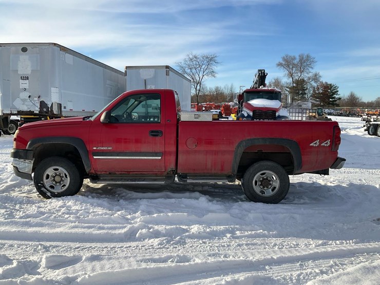 2005-chevrolet-k2500-image-2